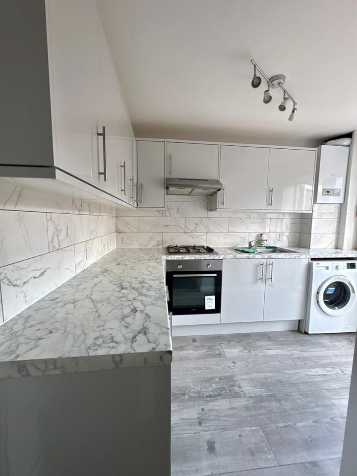 Flat Pembury Court in Greater London