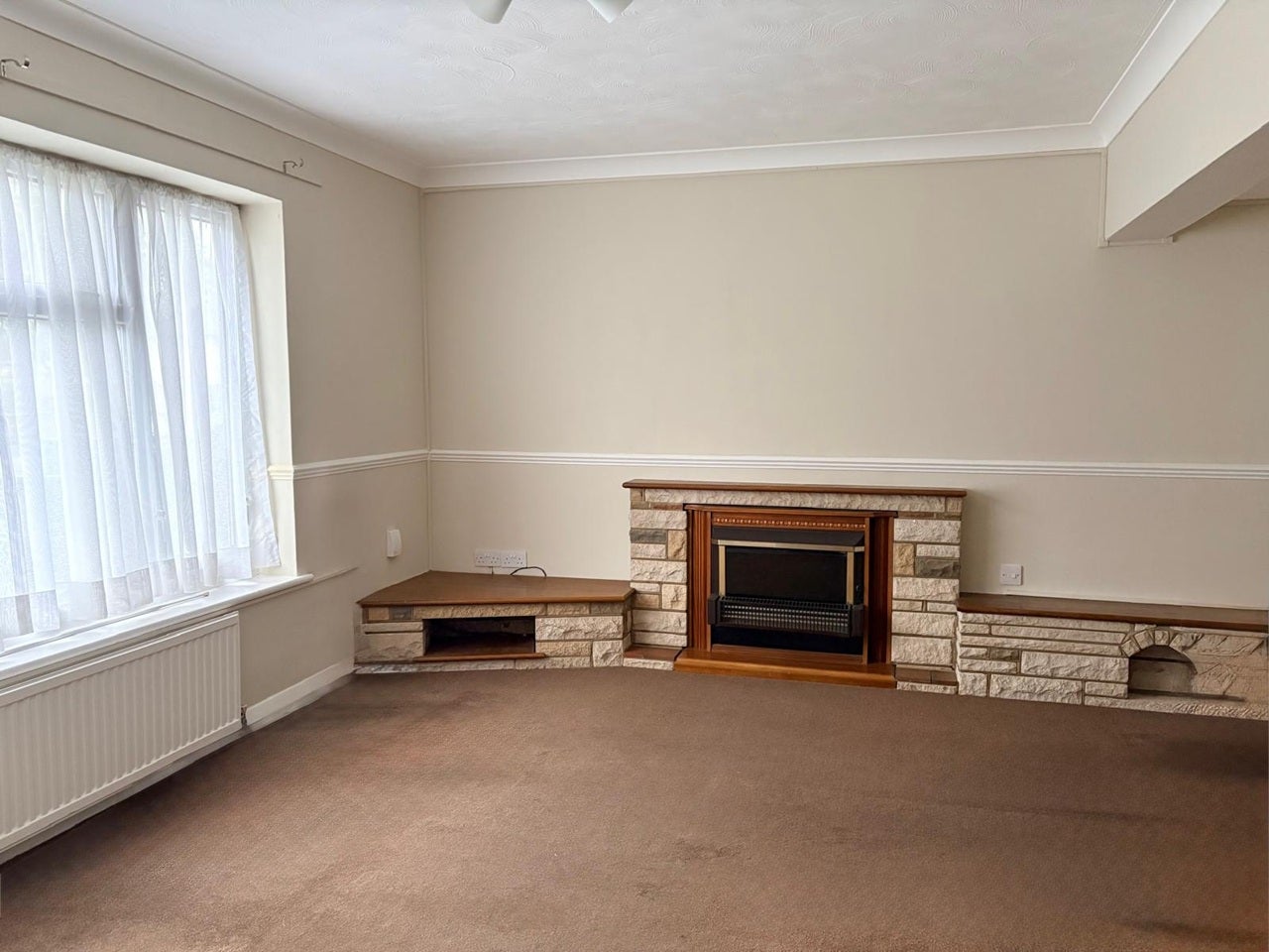 Flat Pembury Court in Greater London