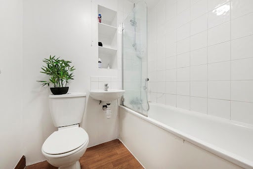 Room Chippenham Road in City of Westminster