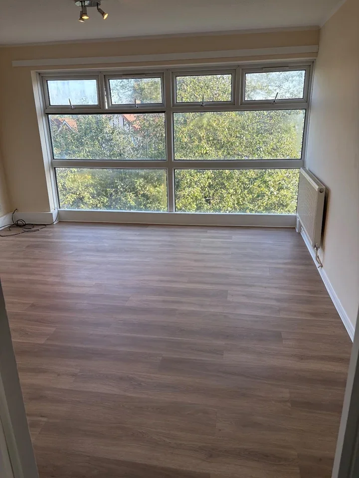 Flat Ruislip Road in Greater London