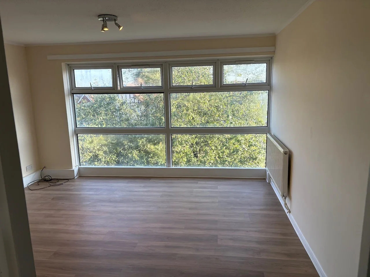 Flat Ruislip Road in Greater London