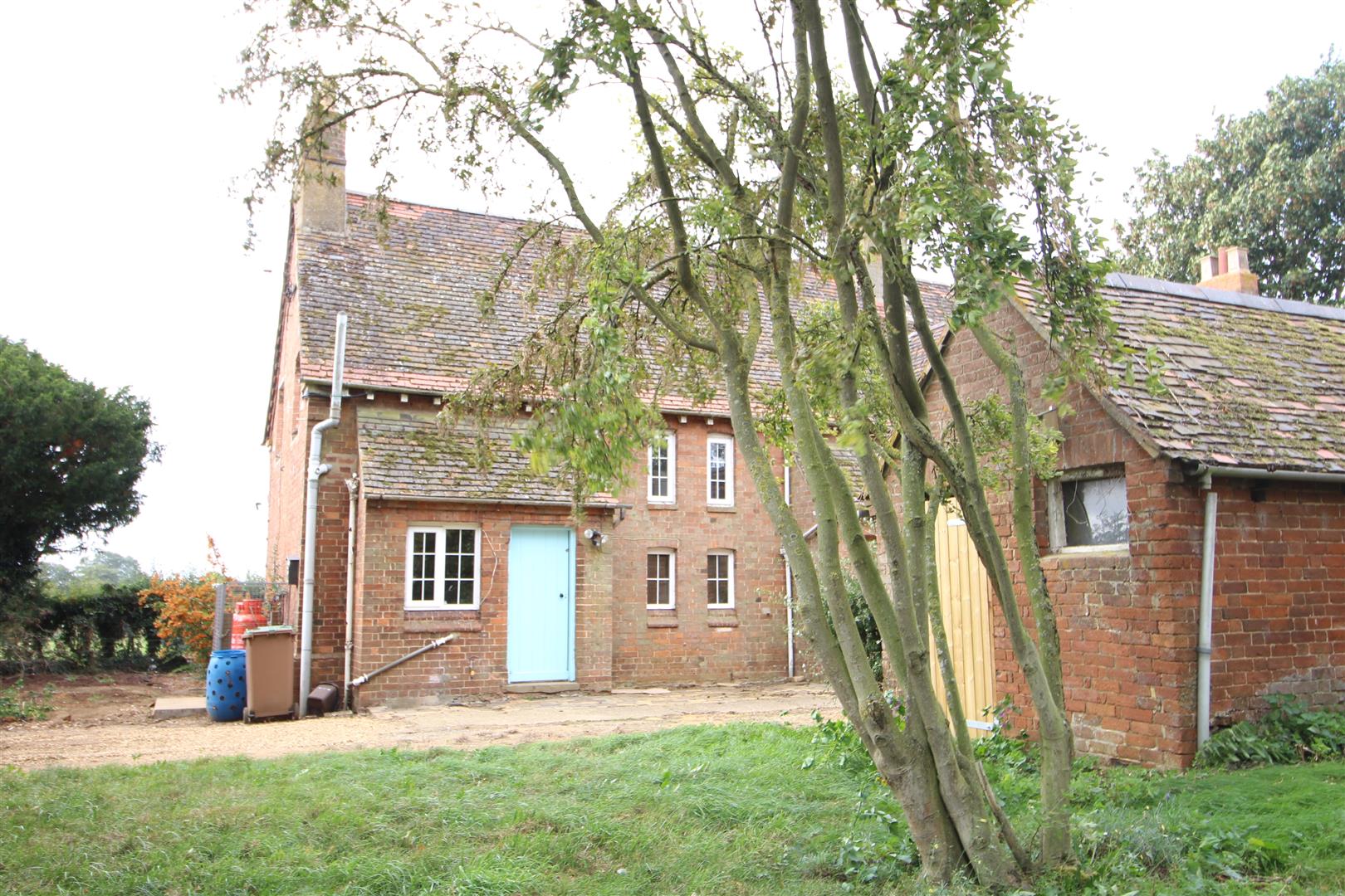 House Kettering Road in Overstone