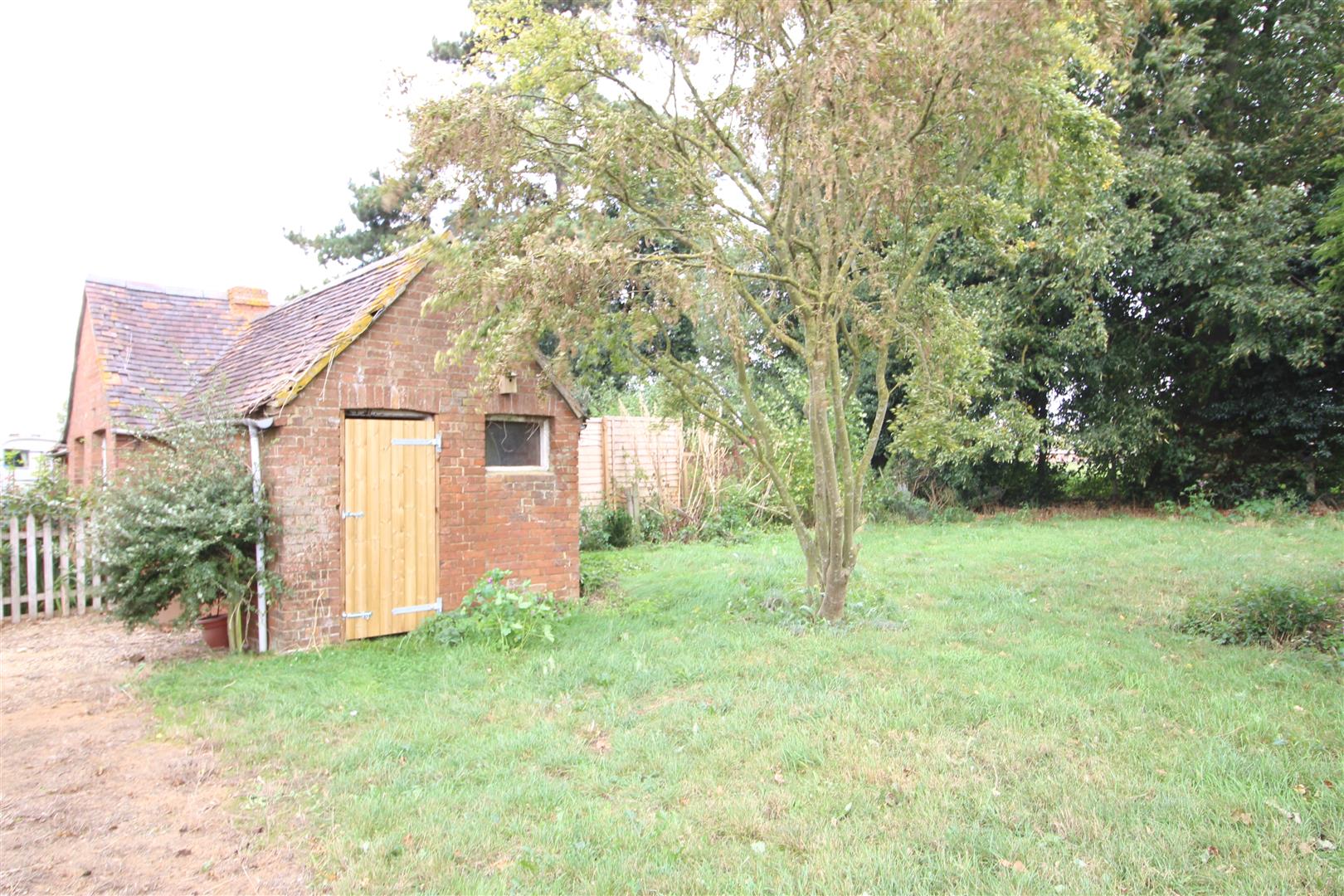 House Kettering Road in Overstone