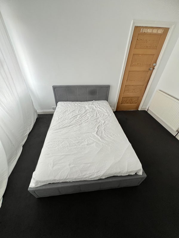Room Shaftesbury Road in Leicester