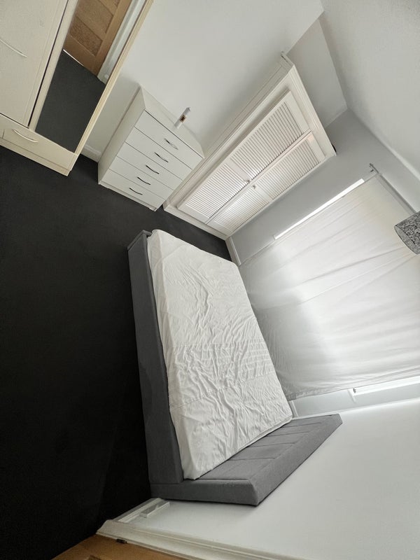 Room Shaftesbury Road in Leicester