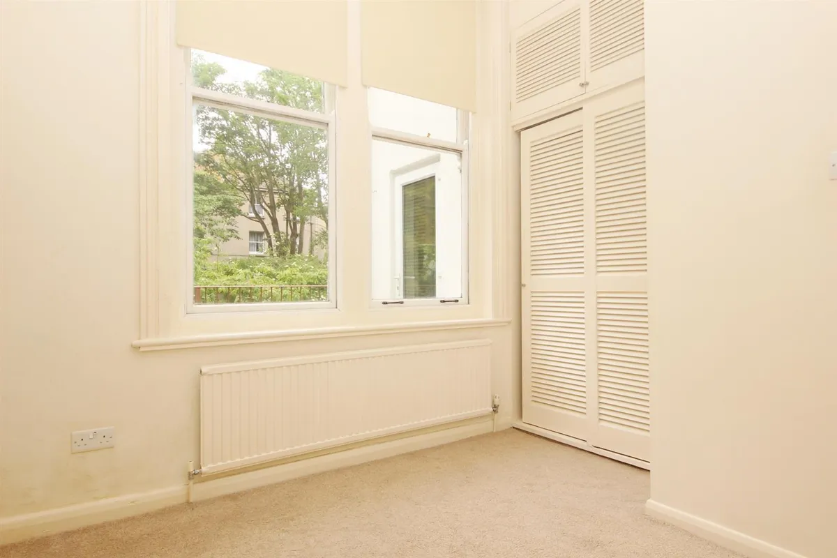 Flat Tisbury Road in Portslade by Sea