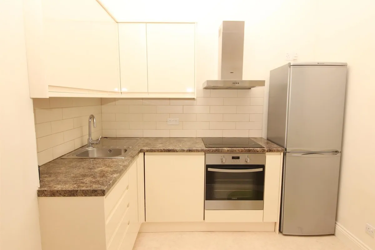 Flat Tisbury Road in Portslade by Sea