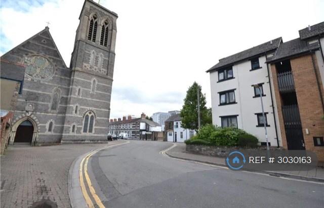 Flat Saint Peter's Street in Cardiff