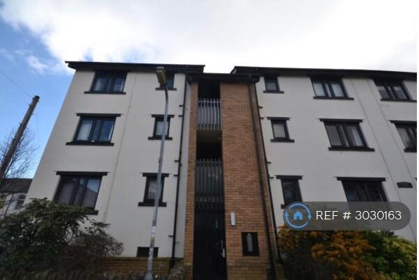 Flat Saint Peter's Street in Cardiff
