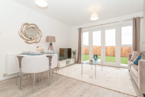 Flat Whinmoor Mews in Leeds