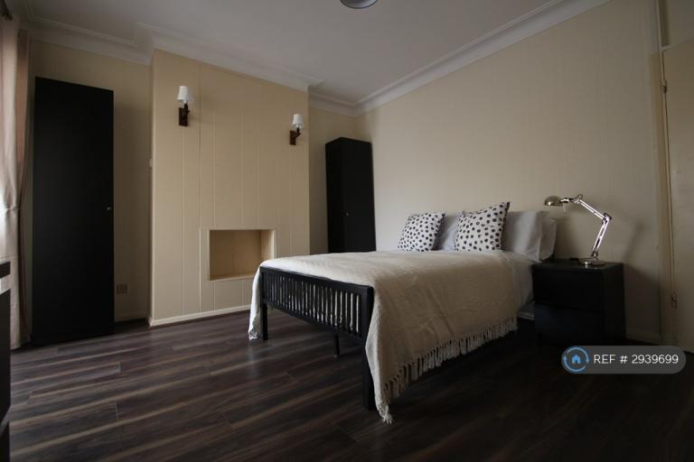 Room Cleveland Drive in Southend-on-Sea