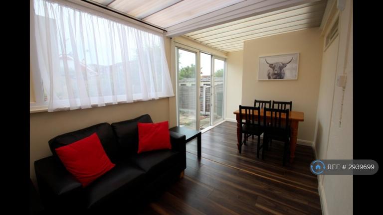 Room Cleveland Drive in Southend-on-Sea