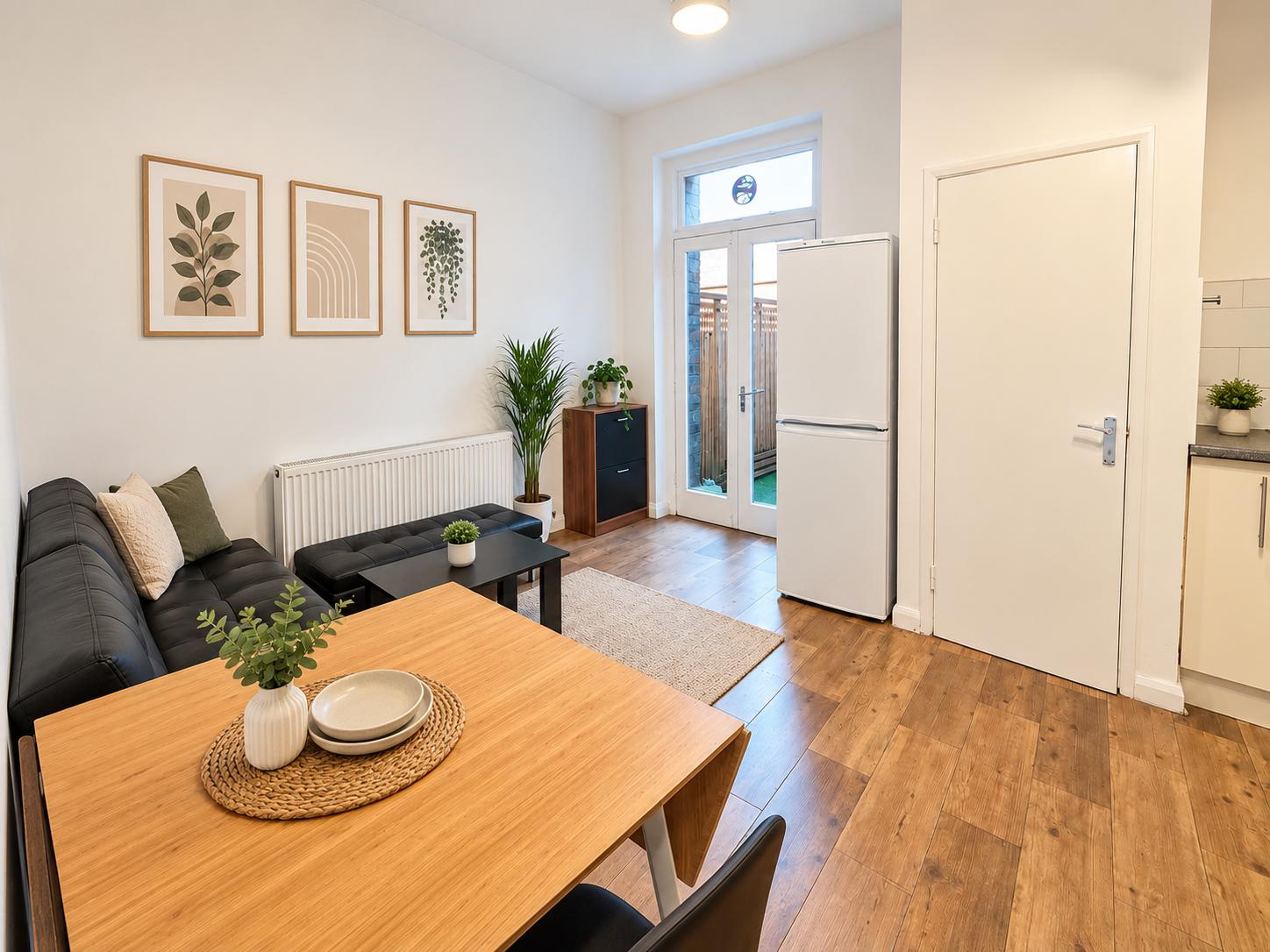 Flat Mears Close in Greater London