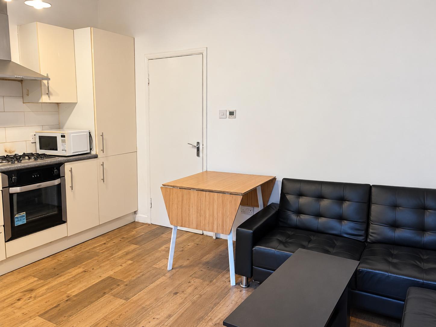 Flat Mears Close in Greater London