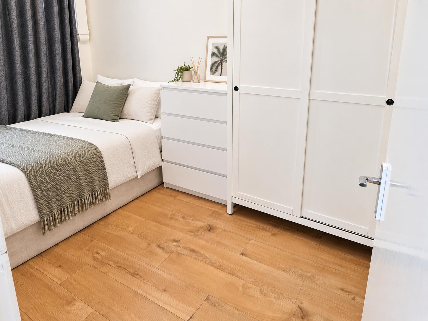 Flat Mears Close in Greater London
