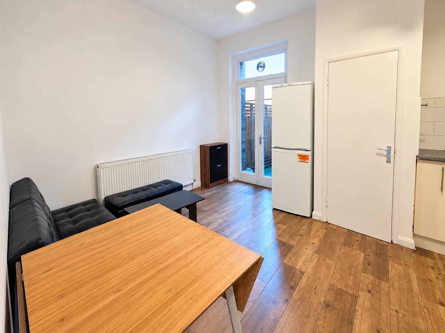Flat Mears Close in Greater London