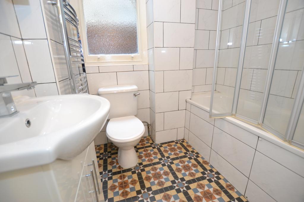Flat Mears Close in Greater London