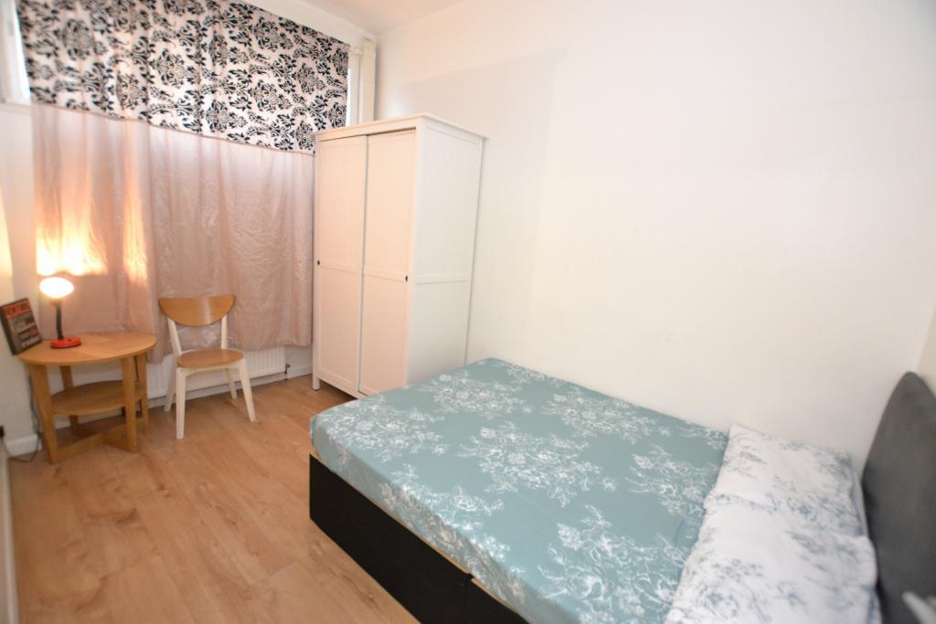 Flat Mears Close in Greater London