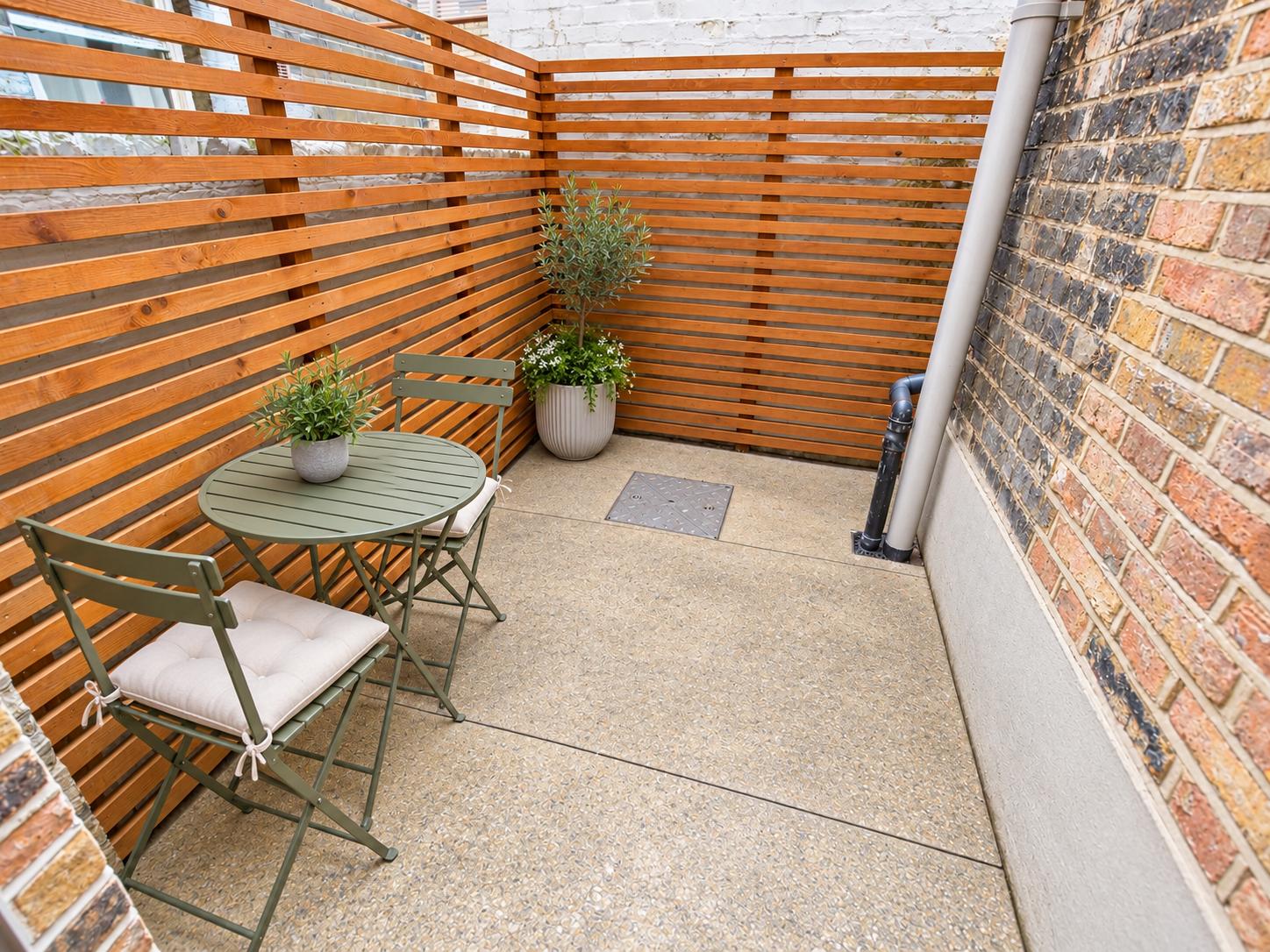 Flat Mears Close in Greater London
