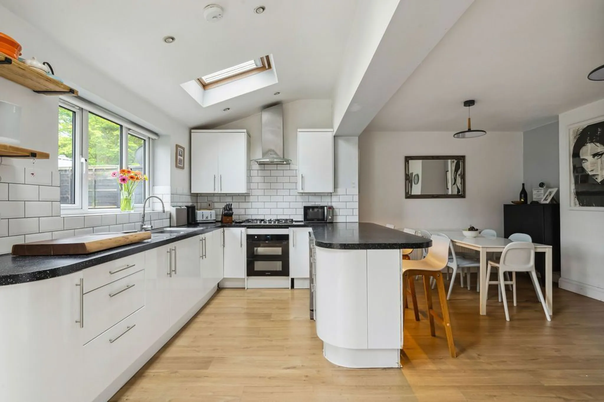 House Vaux Crescent in Walton on Thames