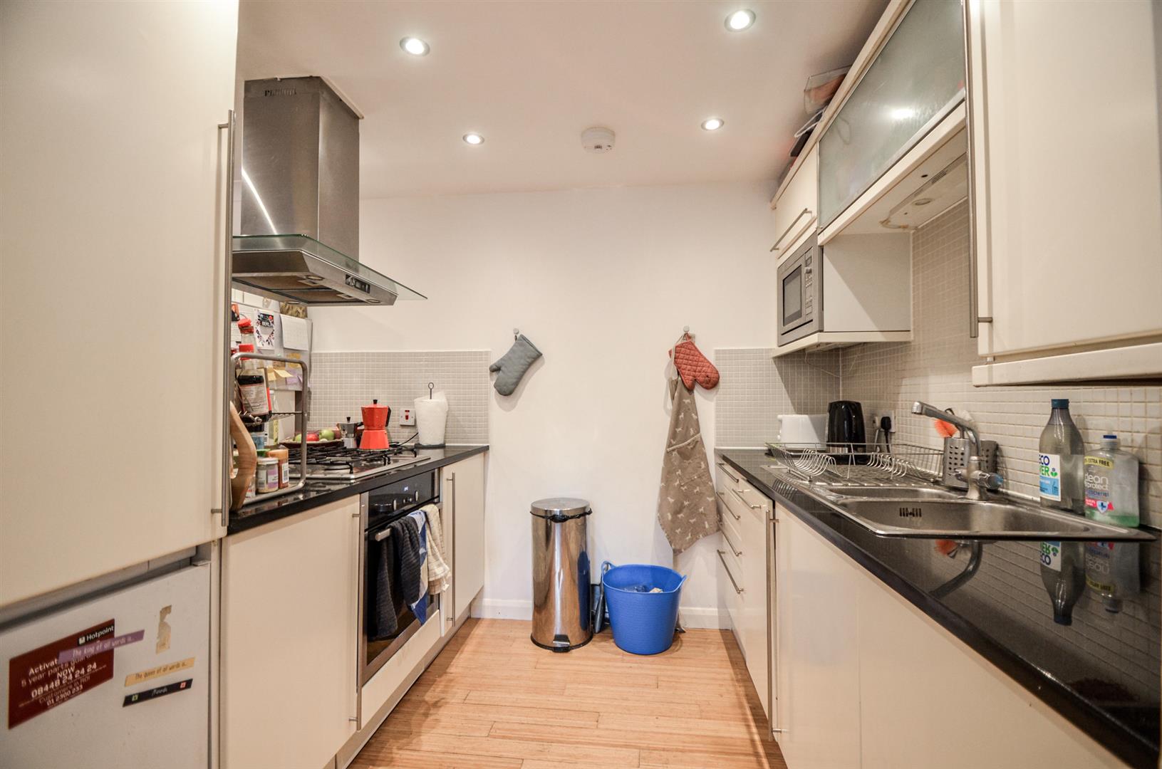 Flat Waterson Street in Greater London