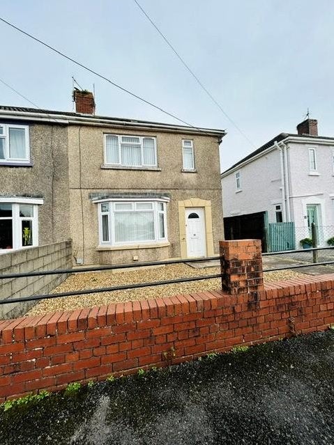 House Woodbrook Terrace in Burry Port