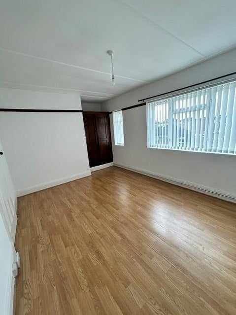 House Woodbrook Terrace in Burry Port