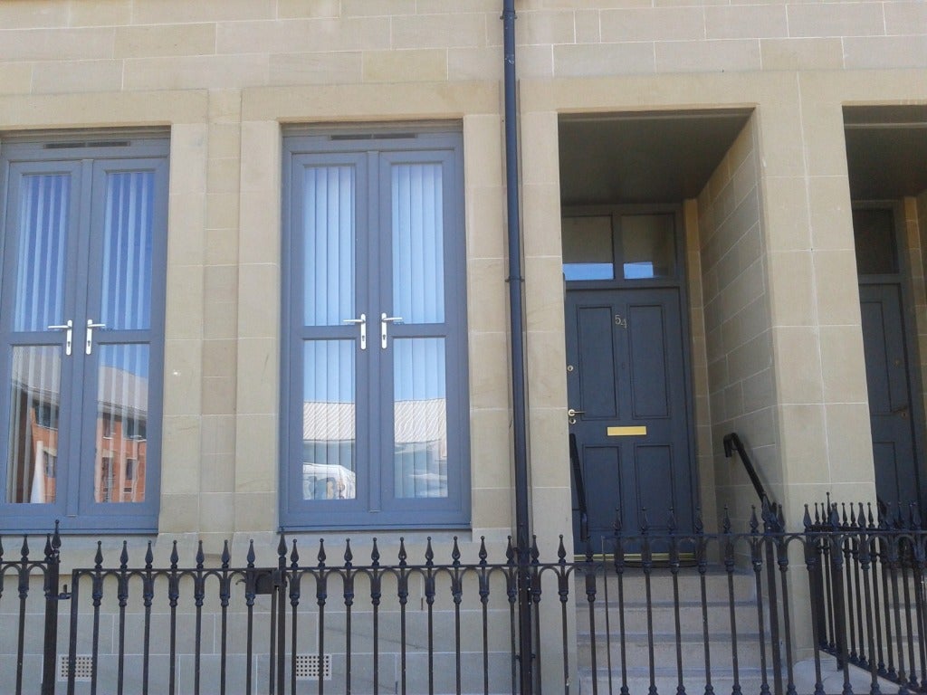House Newhaven Place in City of Edinburgh