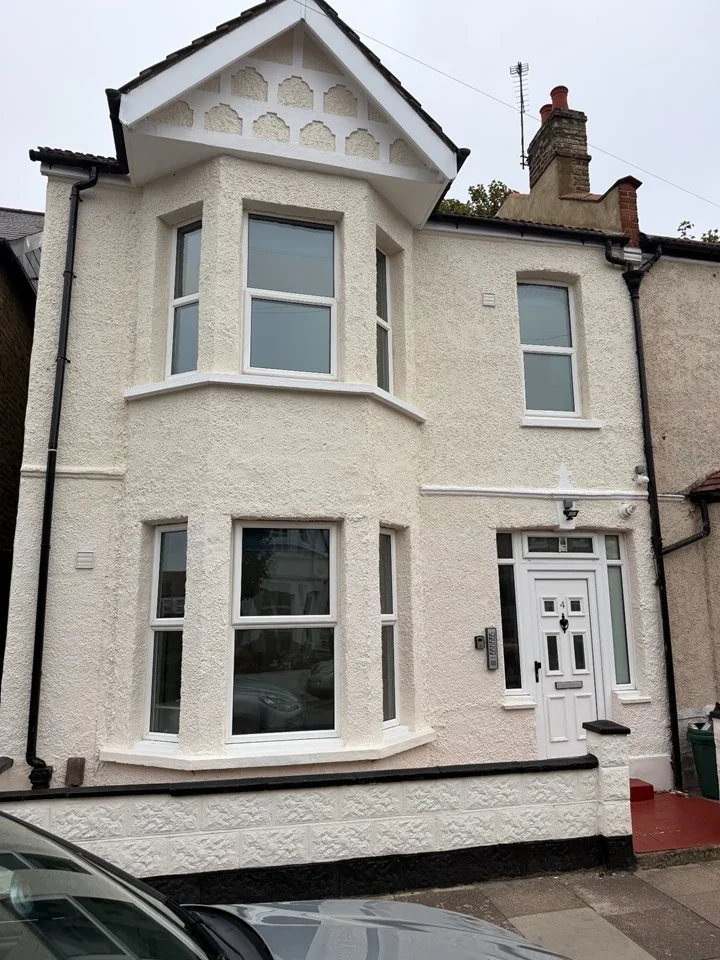 Room Dewey Street in Greater London