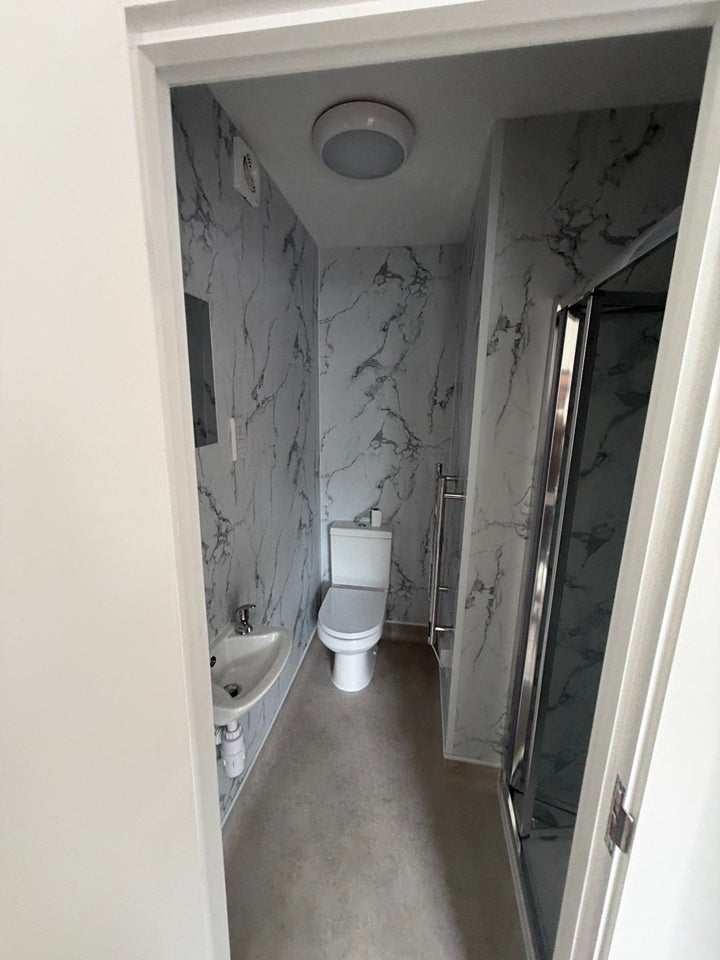 Room Dewey Street in Greater London