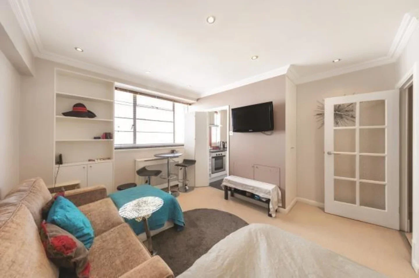 Flat Sloane Avenue in Greater London