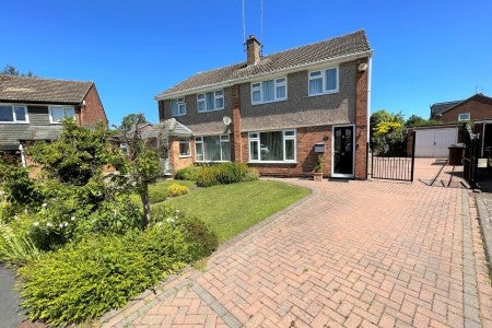 House Longwood Crescent in Leeds