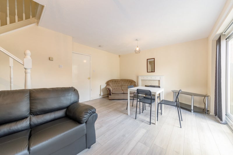 House Heron Drive in Greater London