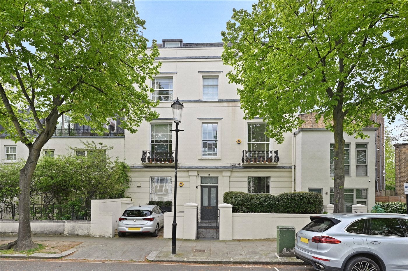 Flat Pembridge Place in Greater London