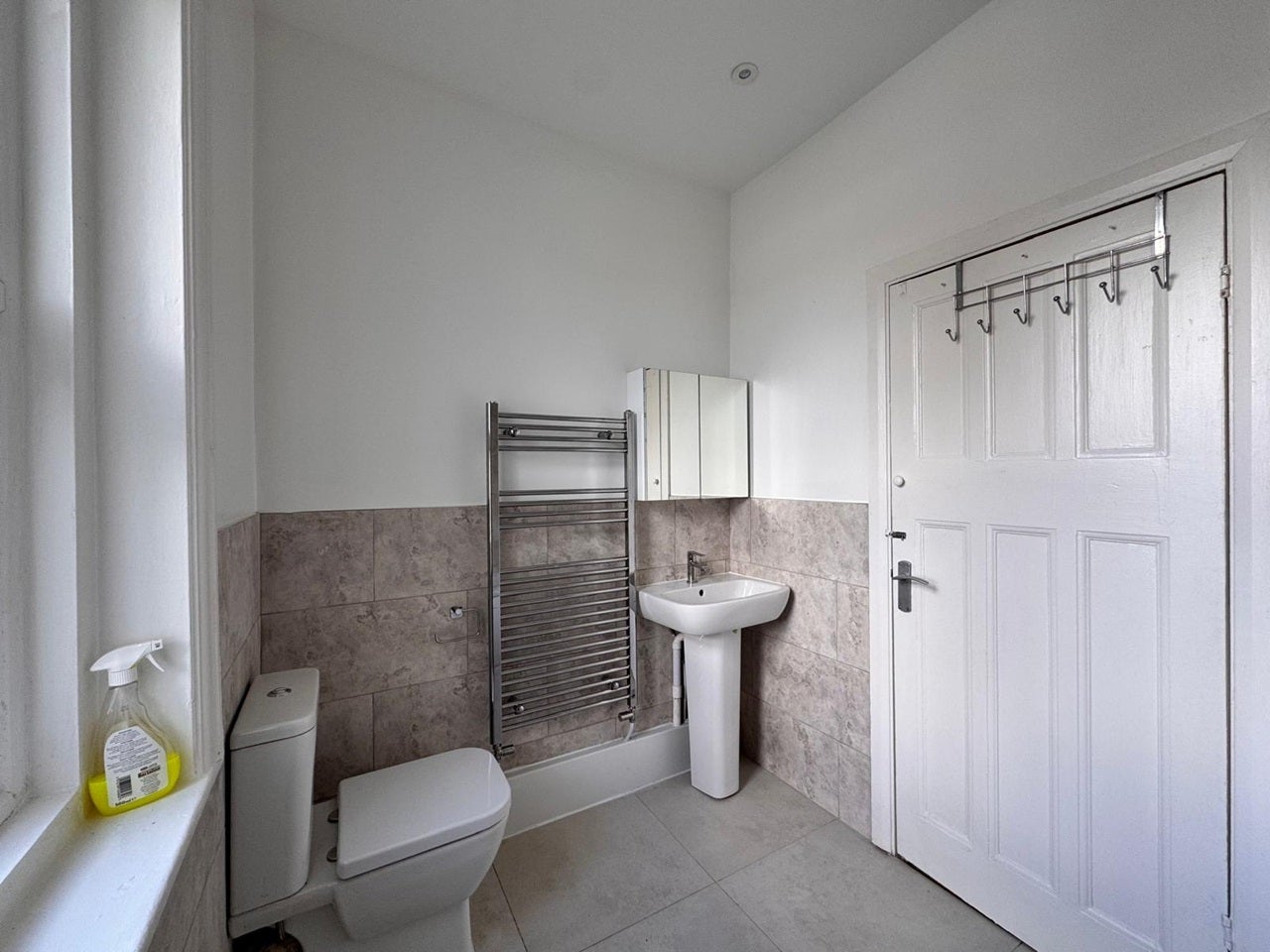 Flat Deansbrook Road in Greater London