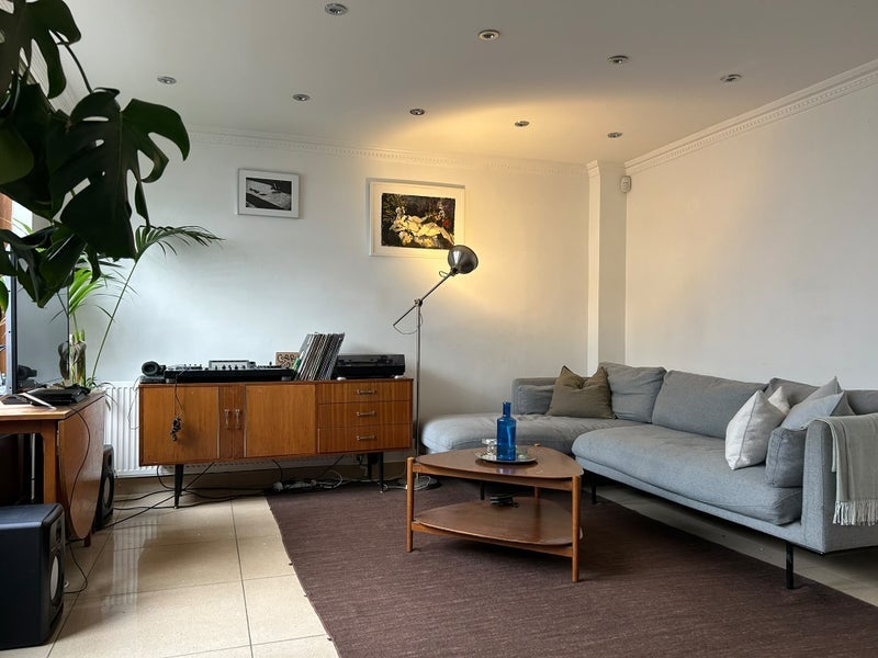 Room Caldecott Way in Greater London