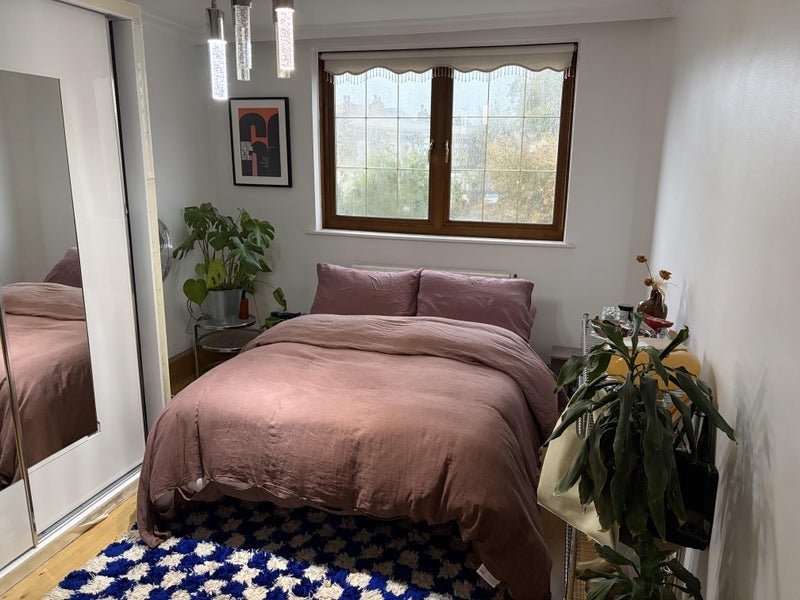 Room Caldecott Way in Greater London