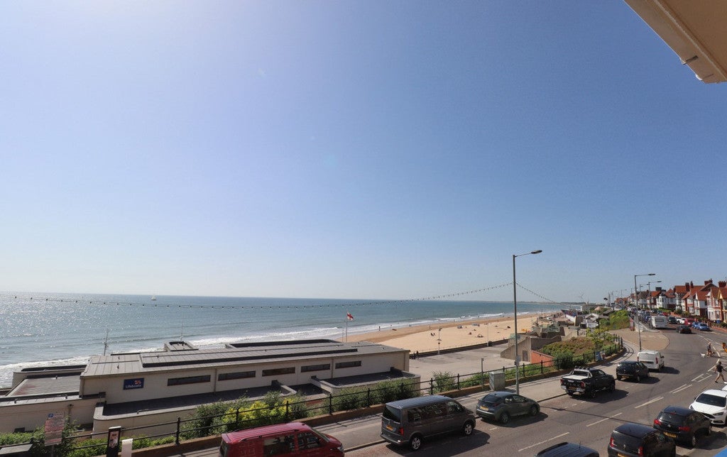 Flat South Marine Drive in Bridlington