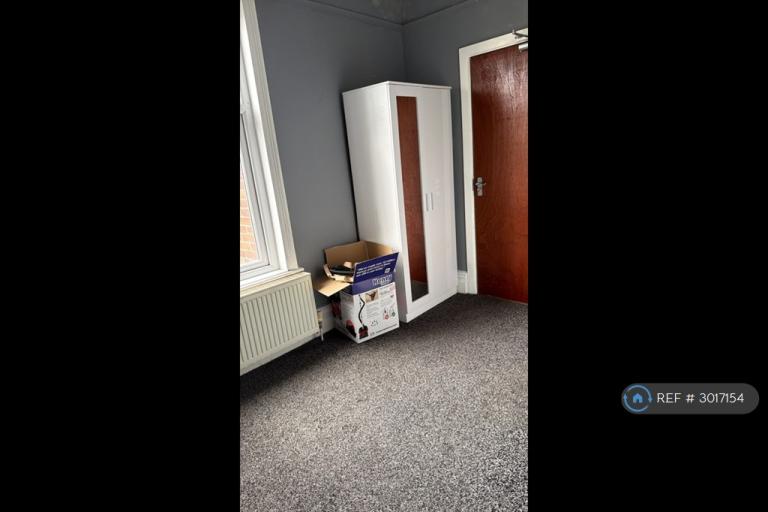 Room Wyresdale Road in Bolton