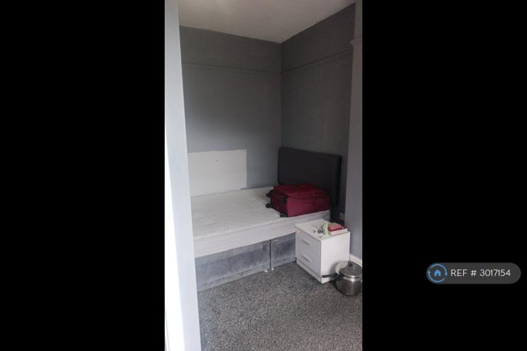 Room Wyresdale Road in Bolton
