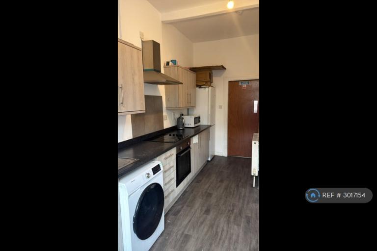 Room Wyresdale Road in Bolton