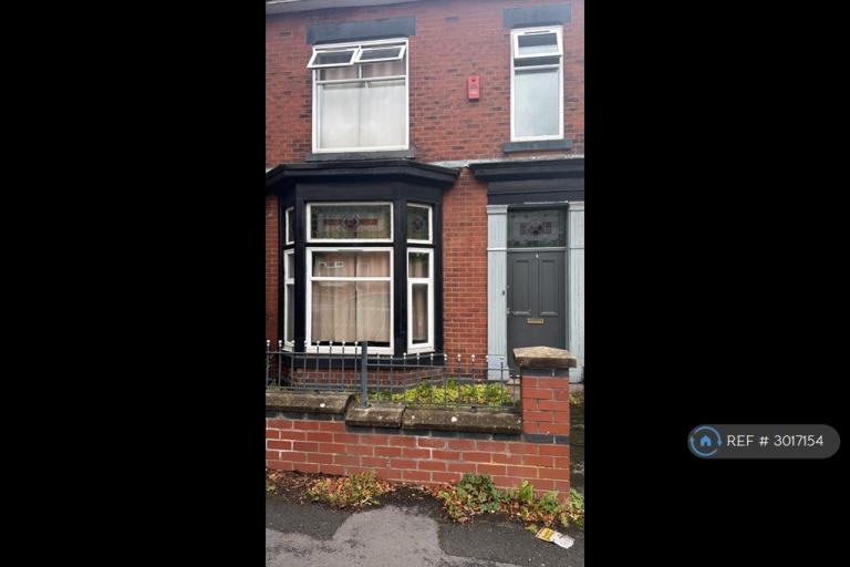 Room Wyresdale Road in Bolton