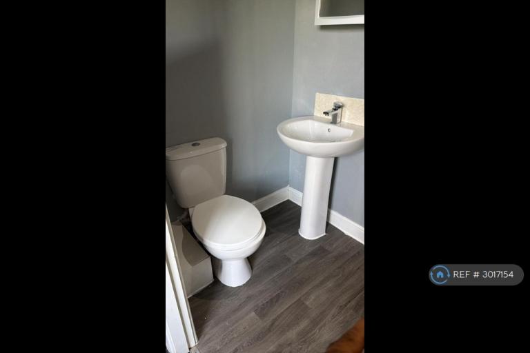Room Wyresdale Road in Bolton