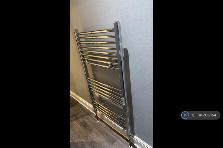 Room Wyresdale Road in Bolton