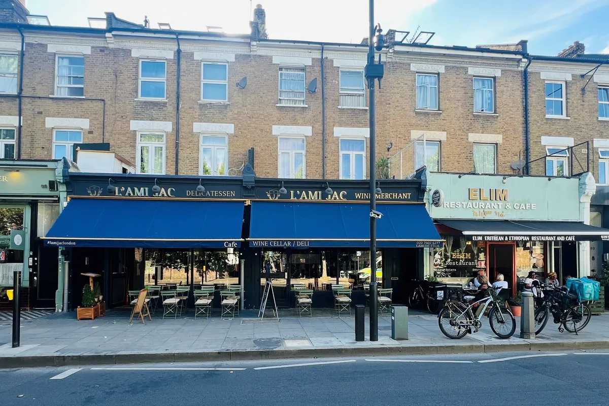 Flat Shepherds Bush Road in Greater London
