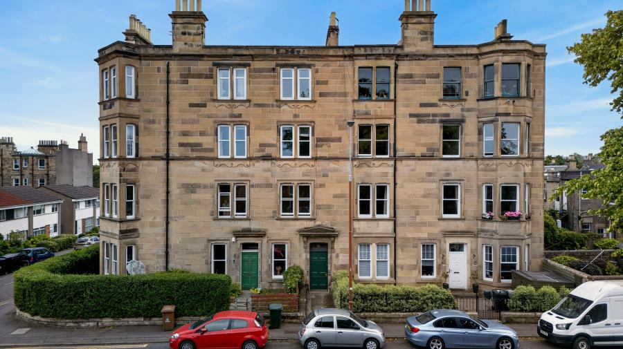 Flat Lixmount Gardens in City of Edinburgh