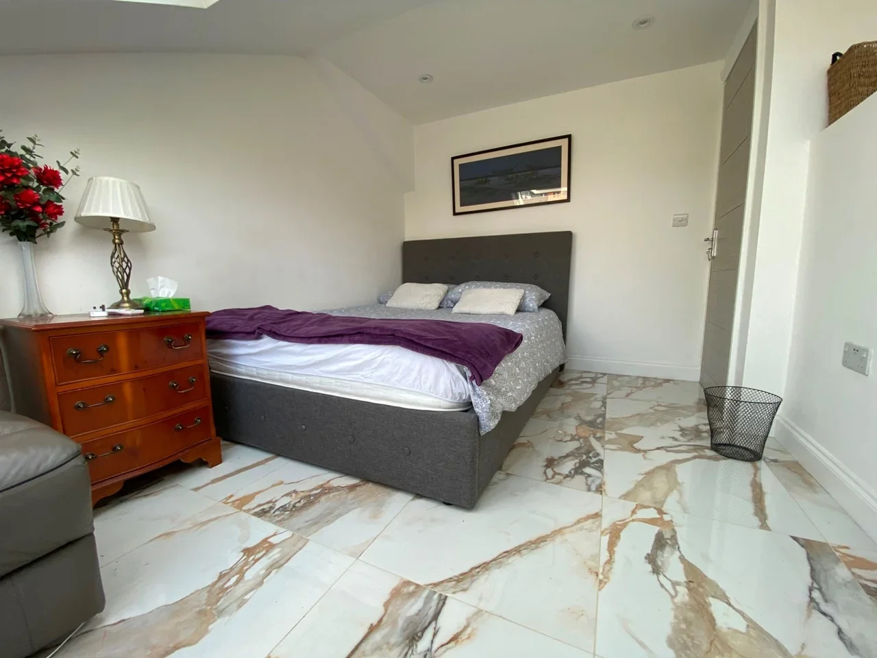 Room Scarborough Street in Greater London