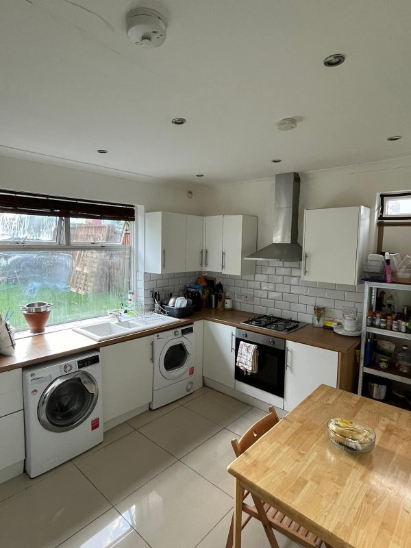 Room Claverdale Road in Greater London