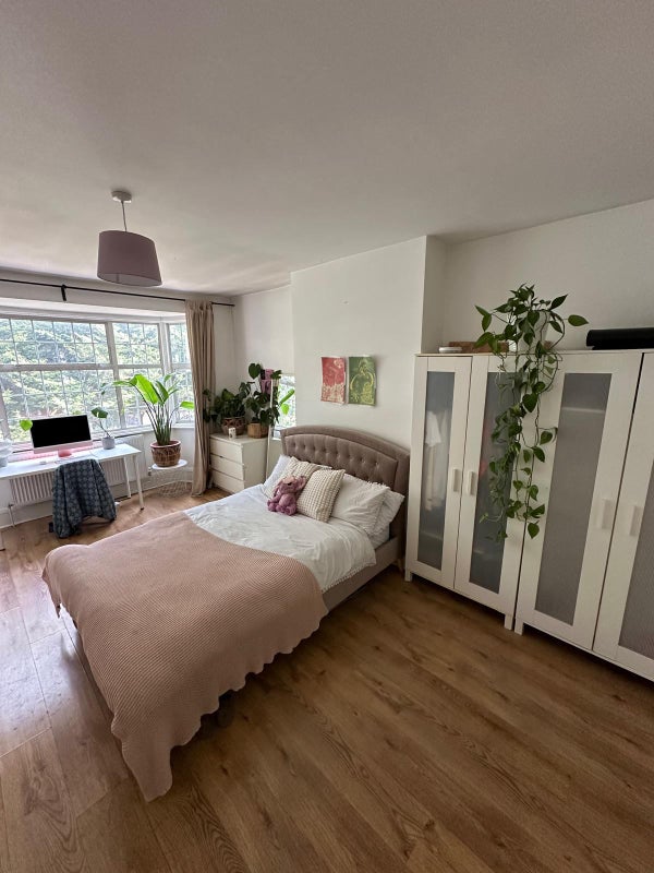 Room Claverdale Road in Greater London