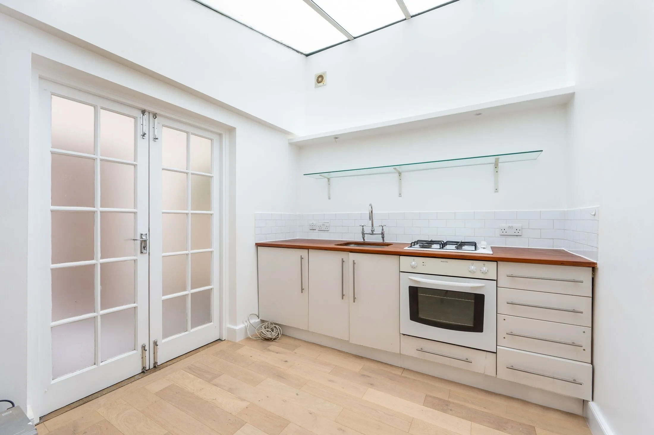 Flat Powis Terrace in Greater London
